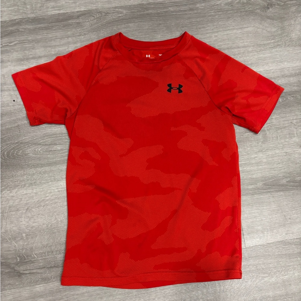 Under Armour Bold Red Camouflage Tee Boys Size Youth Medium